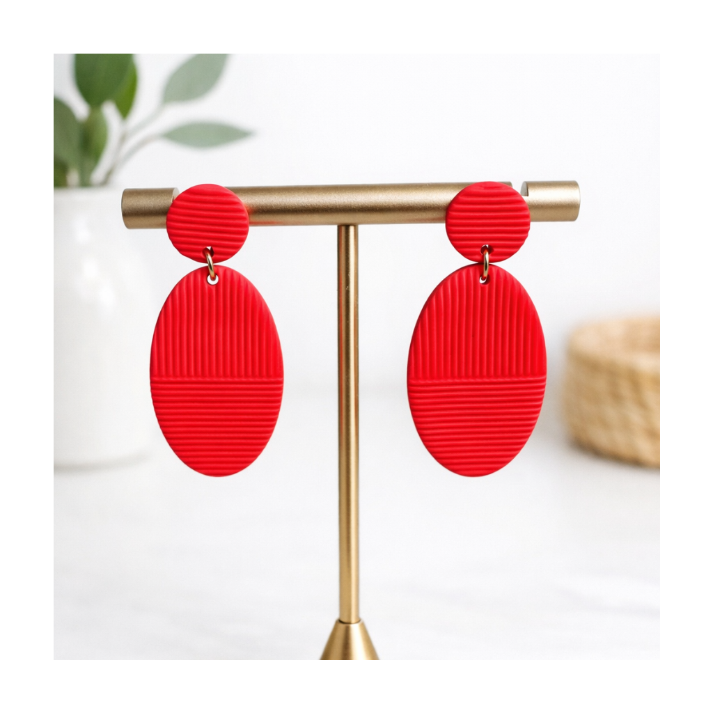 Boucles d'oreilles ovales rouges aux textures rayées