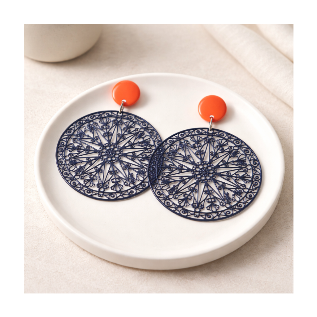 Boucles d'oreilles bleu marine rondes dentelées