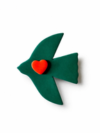 Broche oiseau Matisse vert coeur rouge