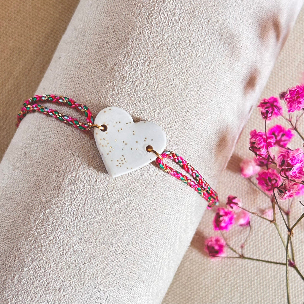 Bracelet cordon rose avec breloque coeur