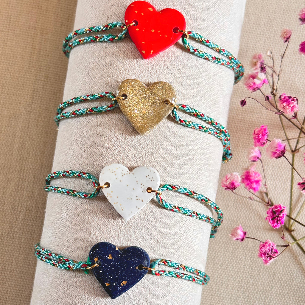 Bracelet cordon turquoise avec breloque coeur