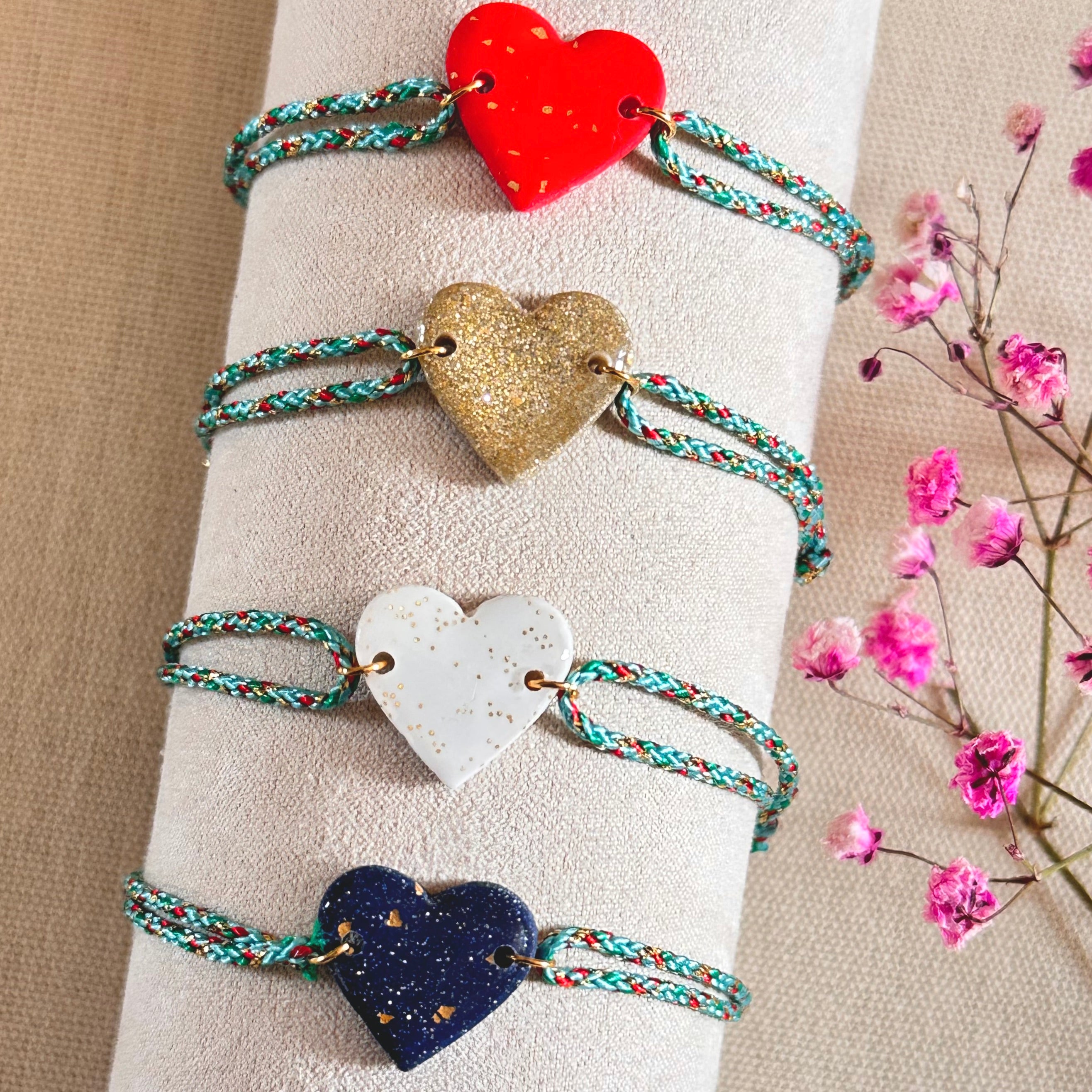 Bracelet cordon turquoise avec breloque coeur