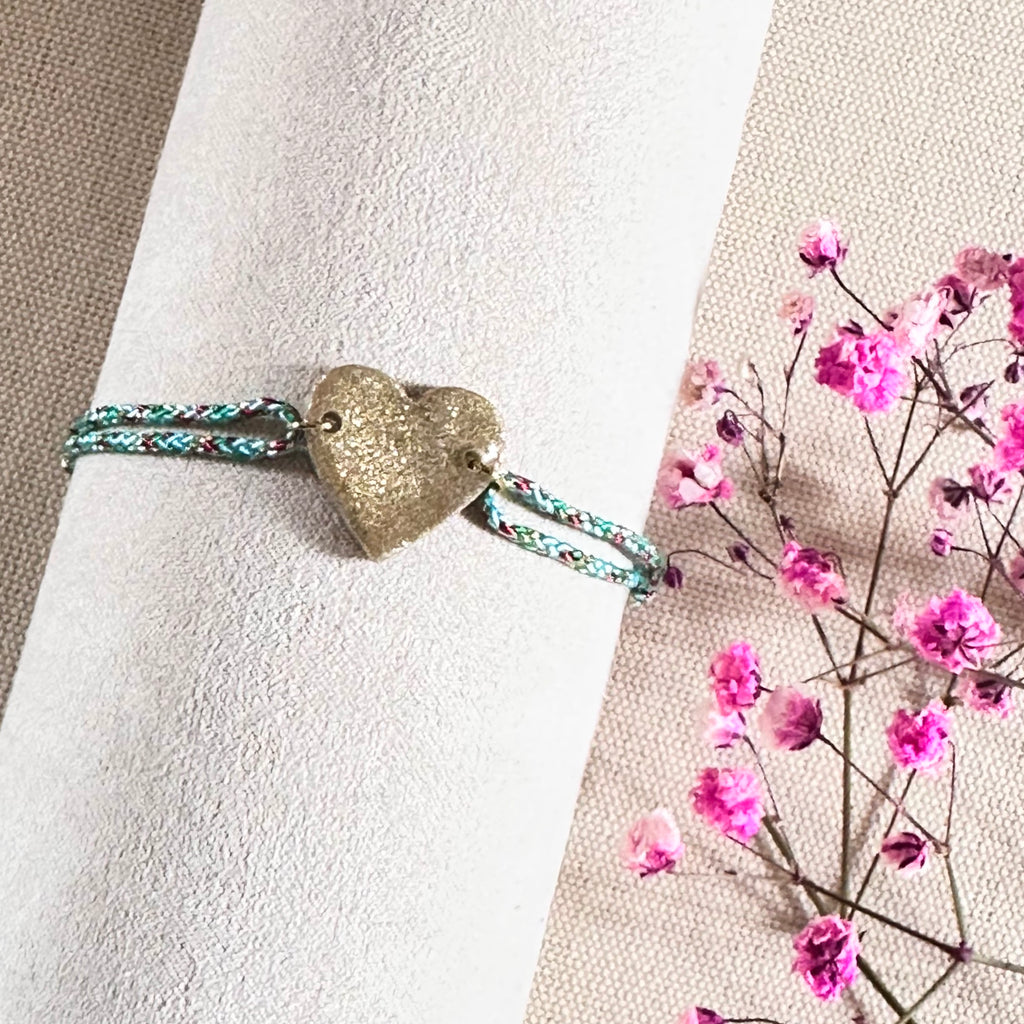 Bracelet cordon turquoise avec breloque coeur