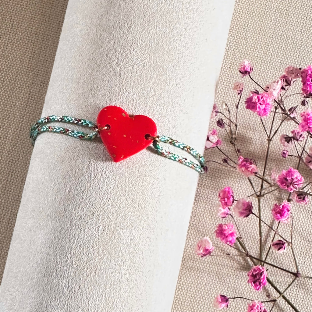 Bracelet cordon turquoise avec breloque coeur