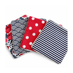 Lot de 4 lingettes démaquillantes rouges et bleues