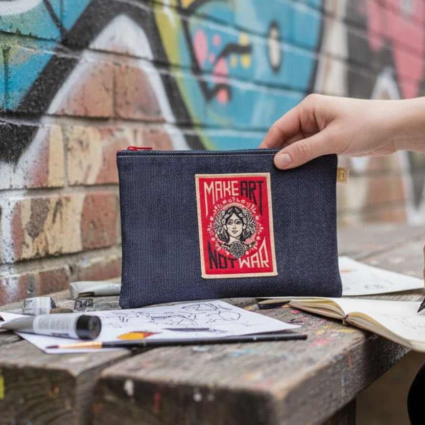 Trousse en jean écusson Make Art