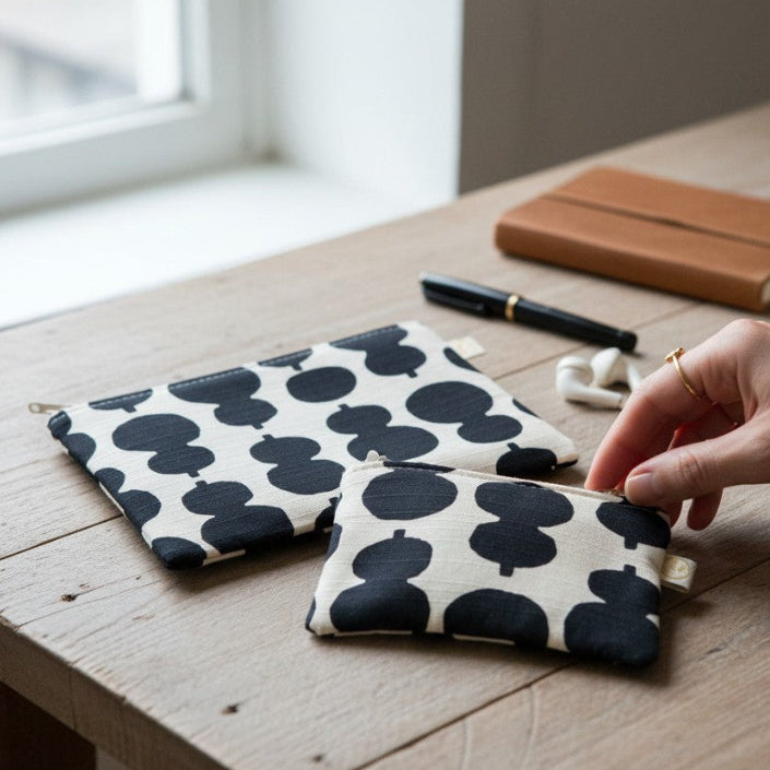 Trousse motifs organiques noirs