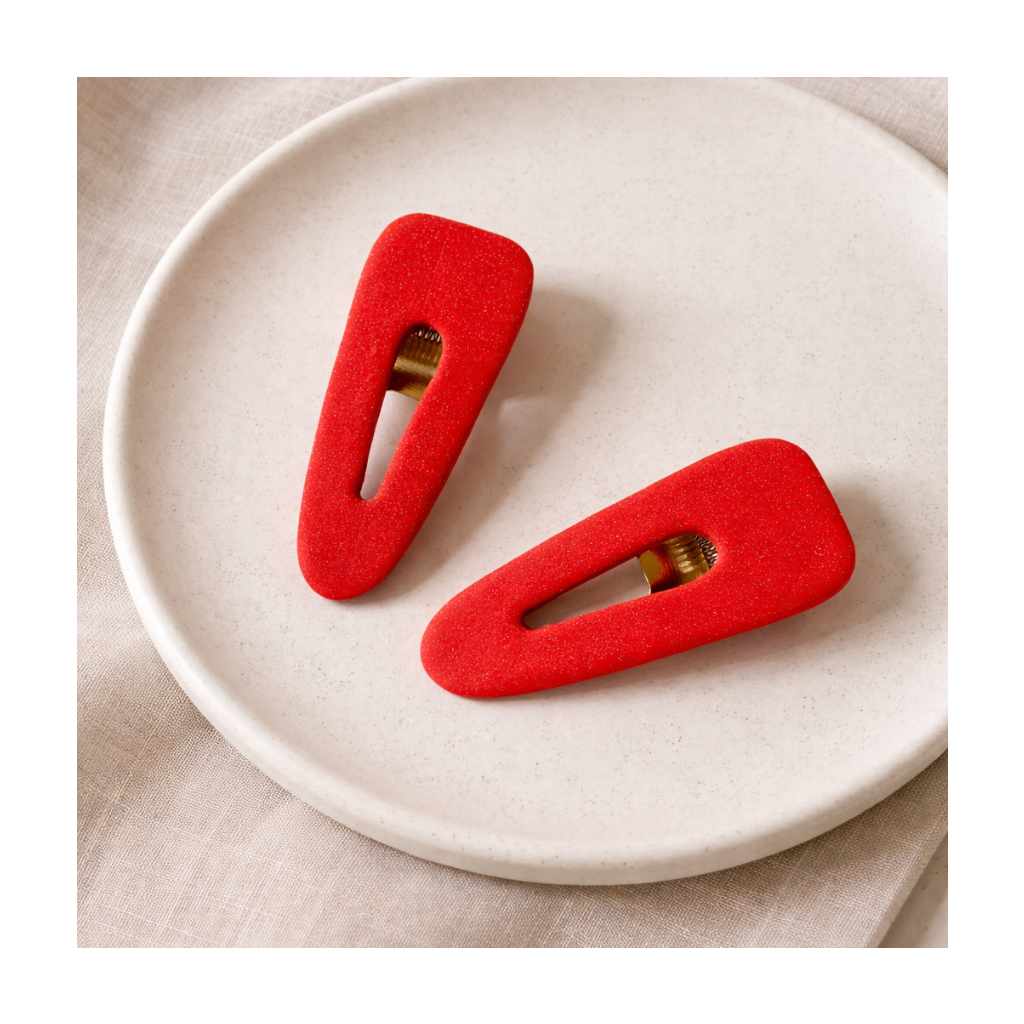 Barrettes rouges légèrement pailletées