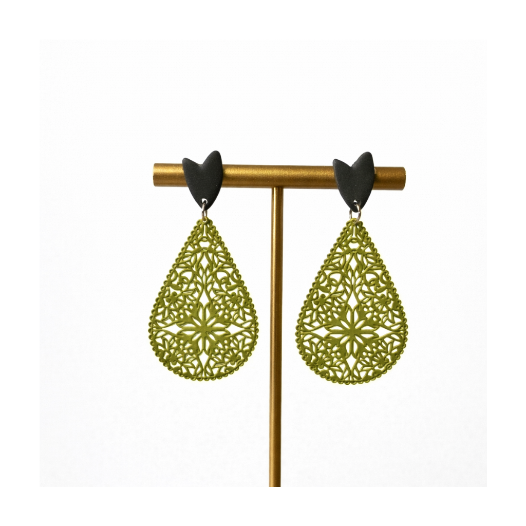 Boucles d'oreilles goutte verte en metal dentelé