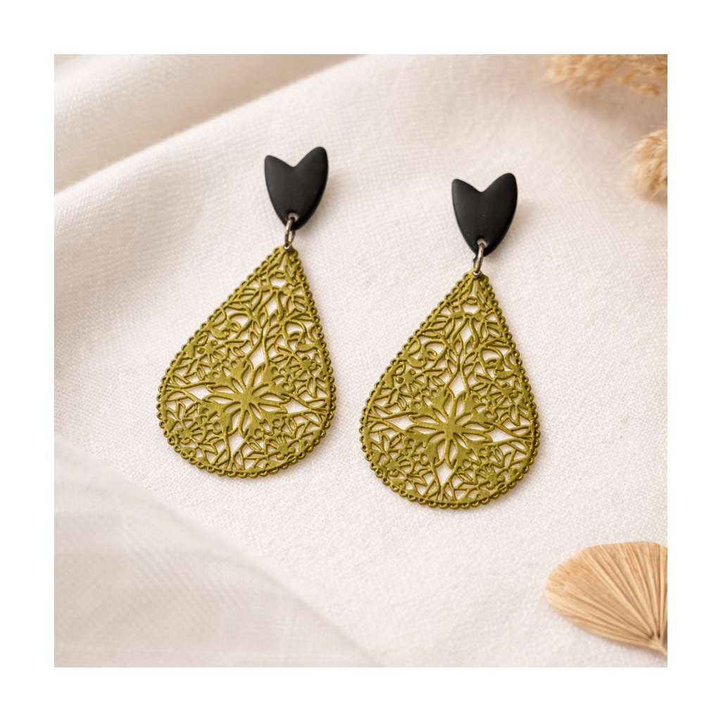 Boucles d'oreilles goutte verte en metal dentelé