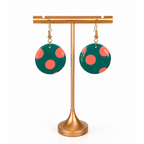 Boucles d'oreilles rondes avec gros pois corail