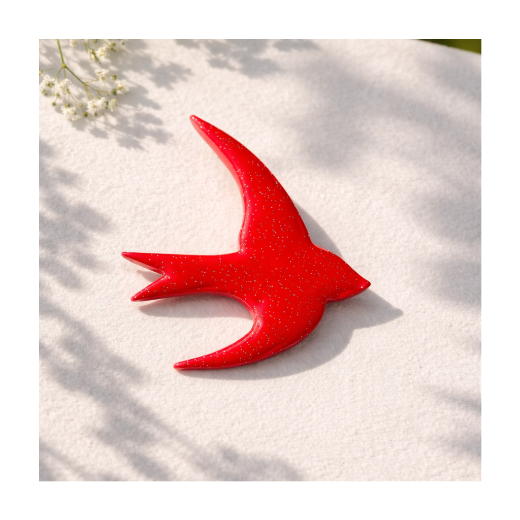Broche hirondelle rouge pailleté vernis