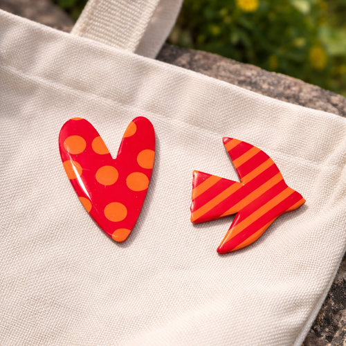 Broche oiseau et coeur orange