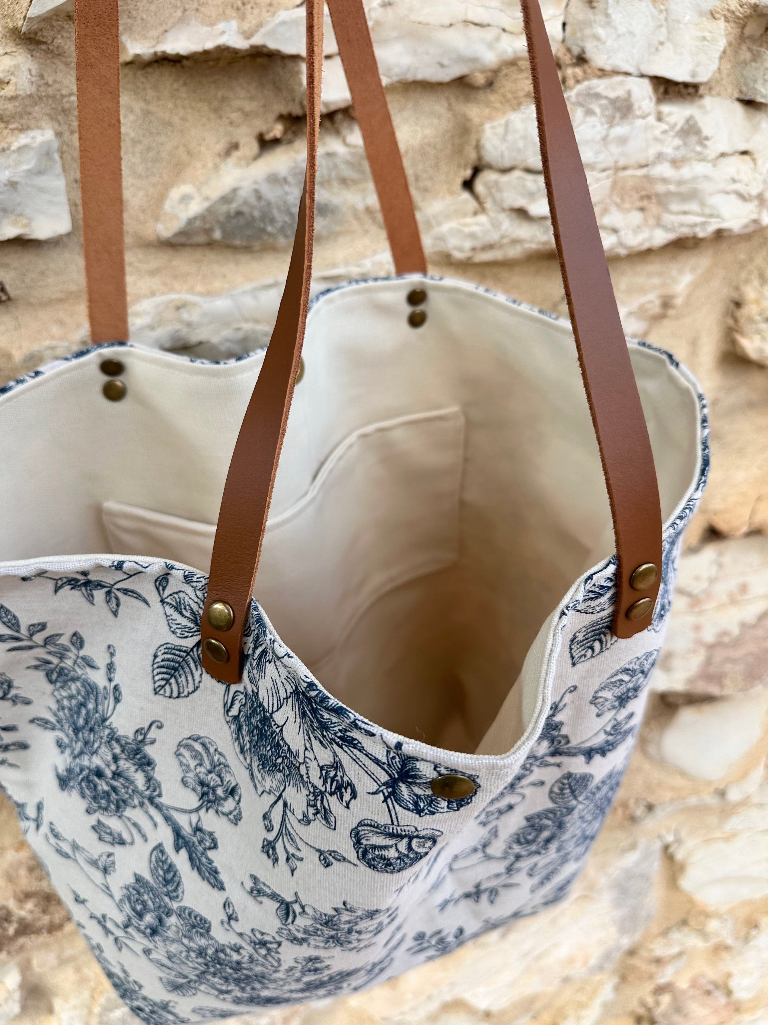 Sac cabas lin fleurs bleues anses en cuir