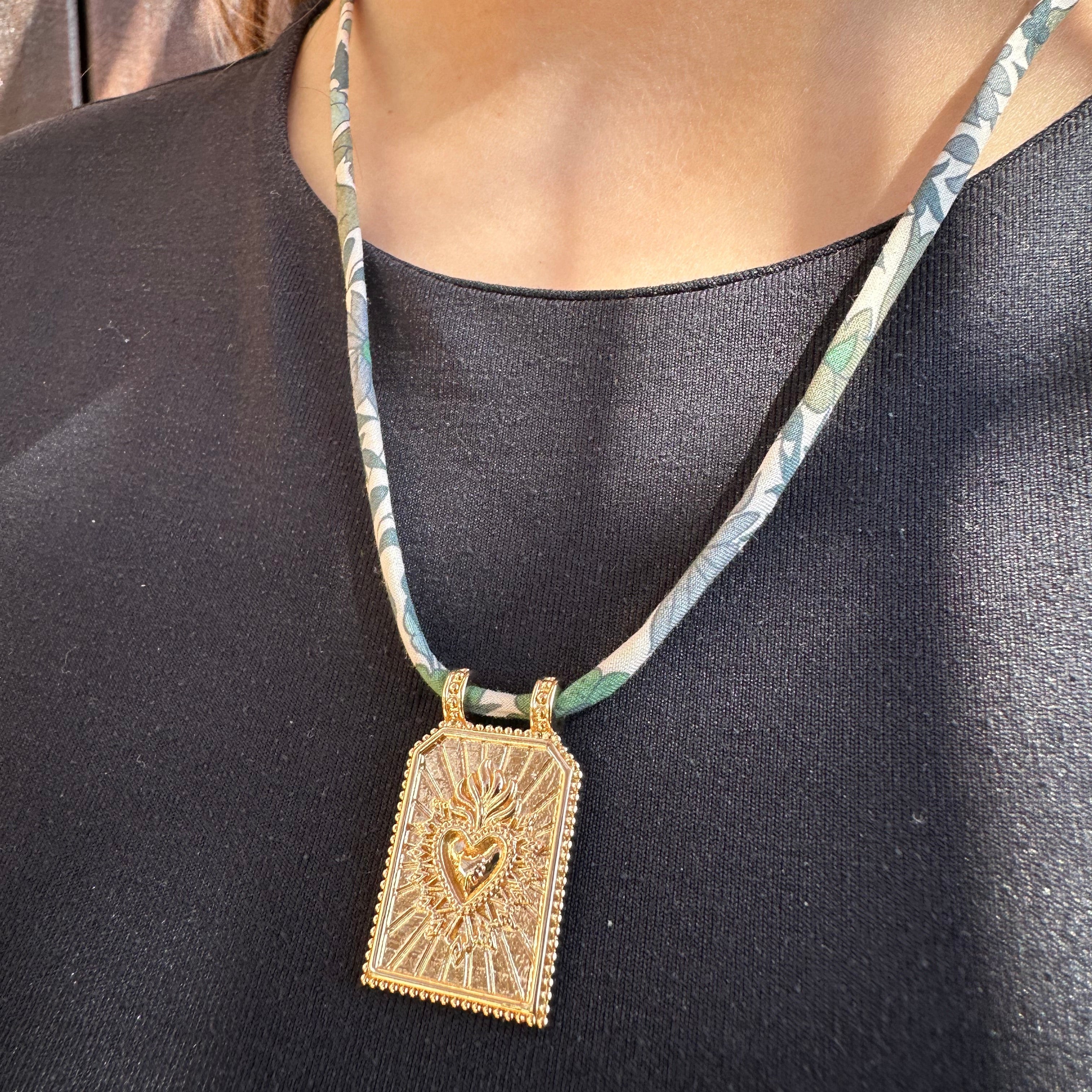 Collier cordon Liberty et Ex voto doré