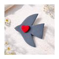 Broche oiseau Matisse avec coeur rouge