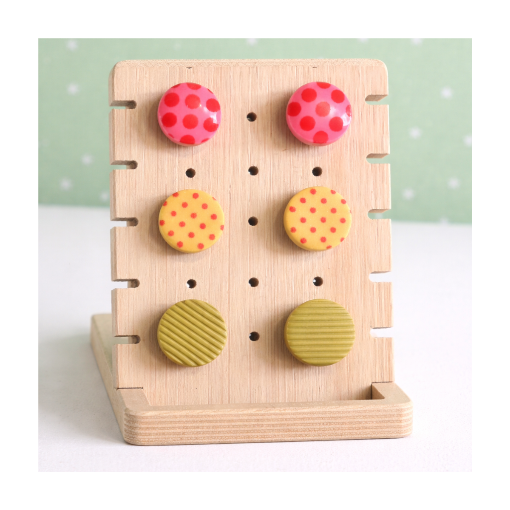 Puces d'oreilles rose, jaune ou vert