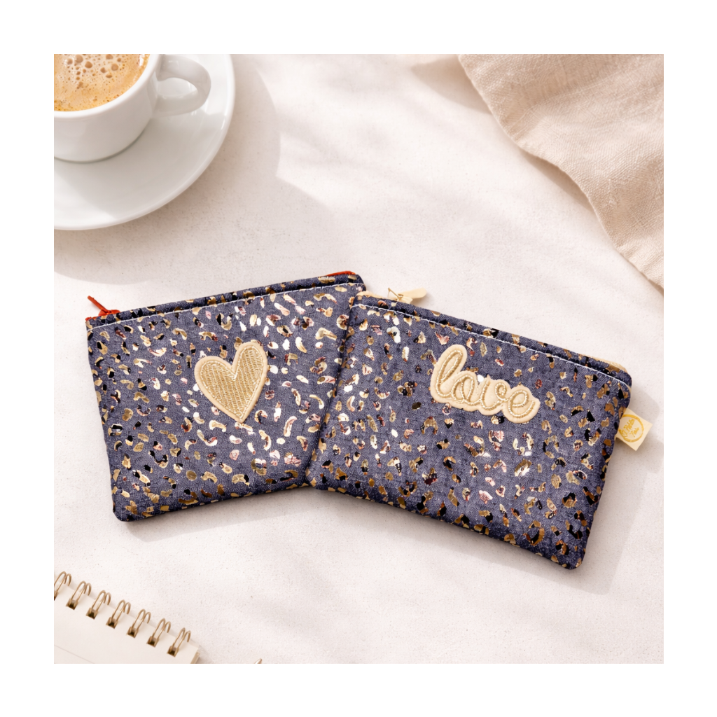 Trousse jean leopard avec écusson