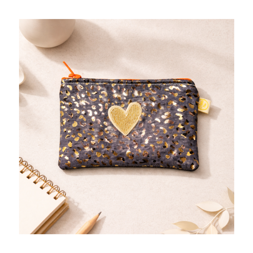 Trousse jean leopard avec écusson