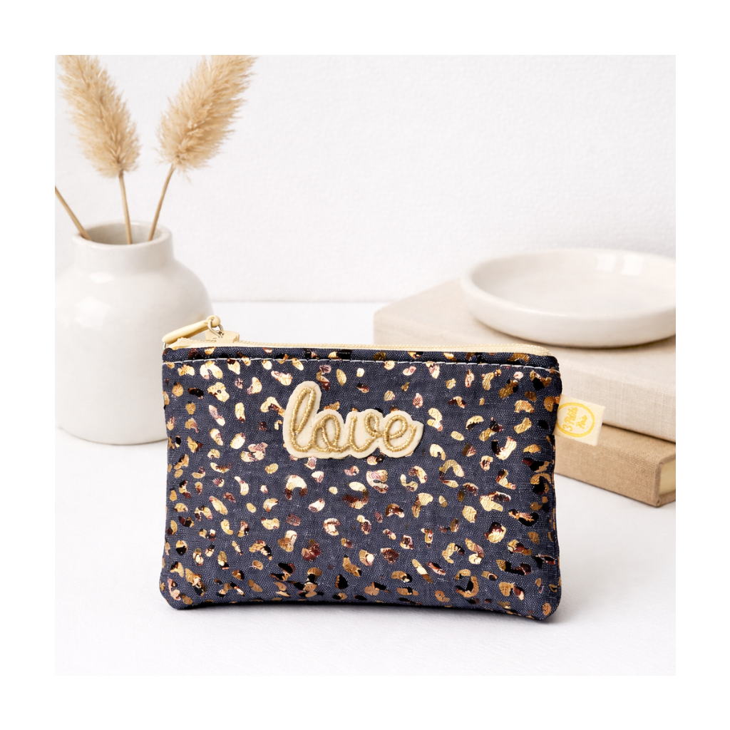 Trousse jean leopard avec écusson
